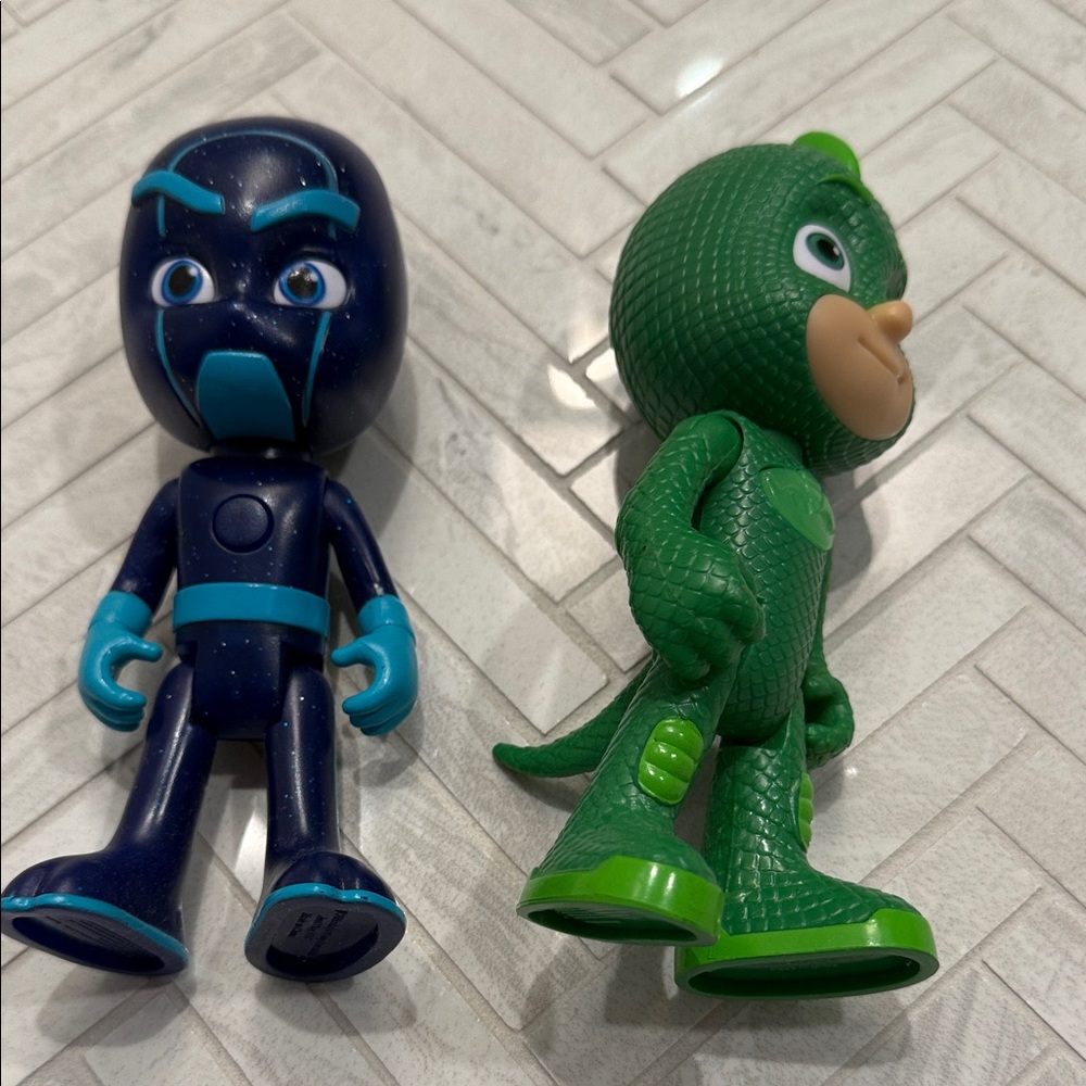 PJ Mask Talking Figures Green and Navy Kids Superhero Figures - Set of 2 - Picture 3 of 3